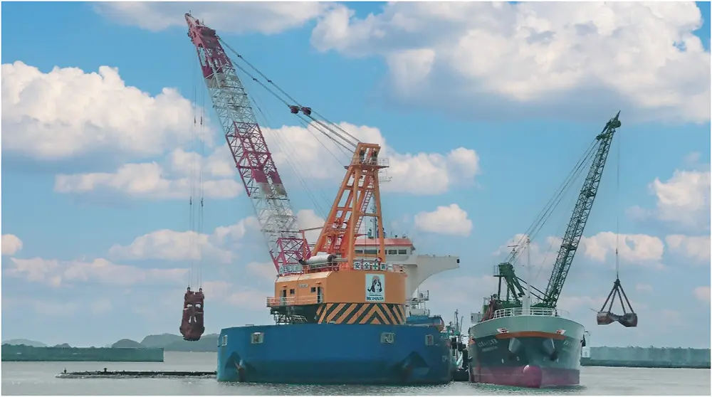 浚渫土砂の瀬取作業
